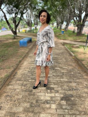 VESTIDO CURTO MANGA LONGA ESTAMPA TROPICAL TAMANHO M