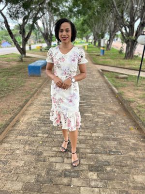 VESTIDO CURTO ESTAMPA FLORAL.